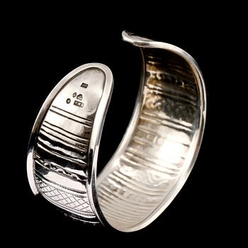 ARMRING, silver, Tore Kullander, Borås, 1953. Vikt 45 g.