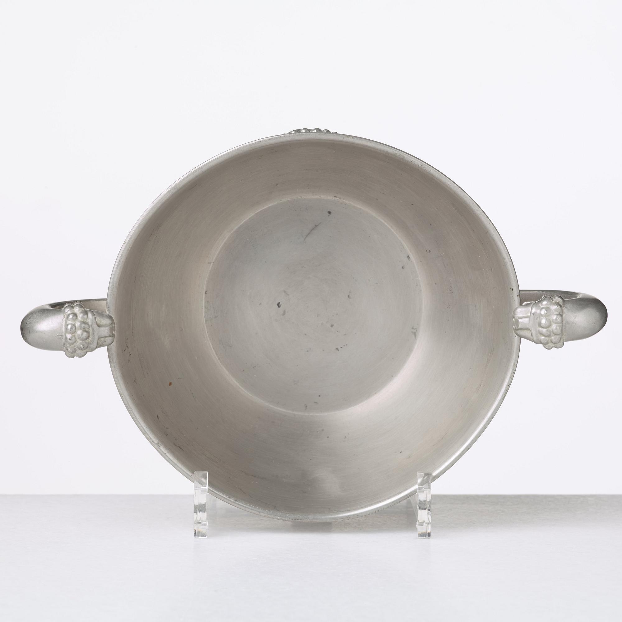 Anna Petrus, skål med hänklar, tenn, Firma Svenskt Tenn, Stockholm 1931.