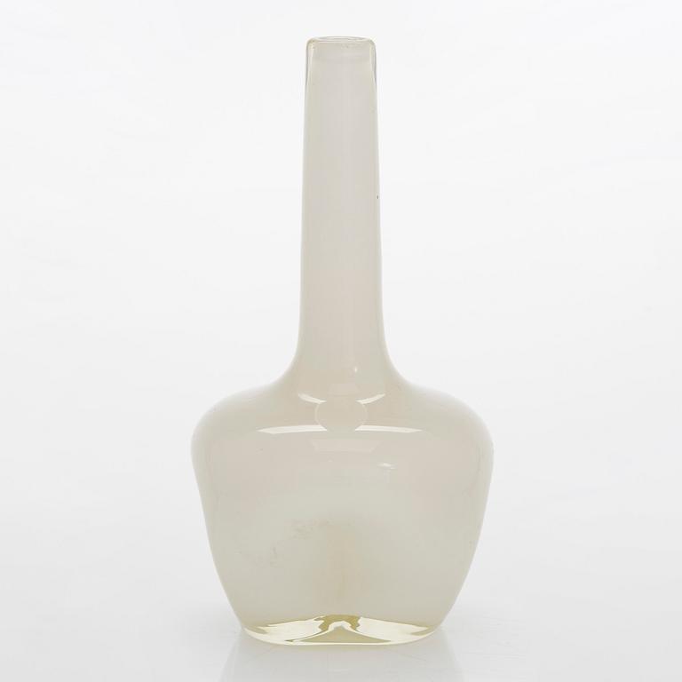 Runar Engblom, a glass vase, signed Runar Engblom Riihimäen Lasi Oy. 1940s.