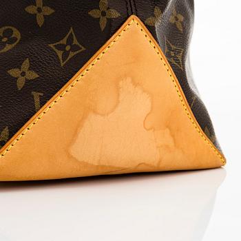 Louis Vuitton, a Monogram Canvas 'Cabas Mezzo' bag.