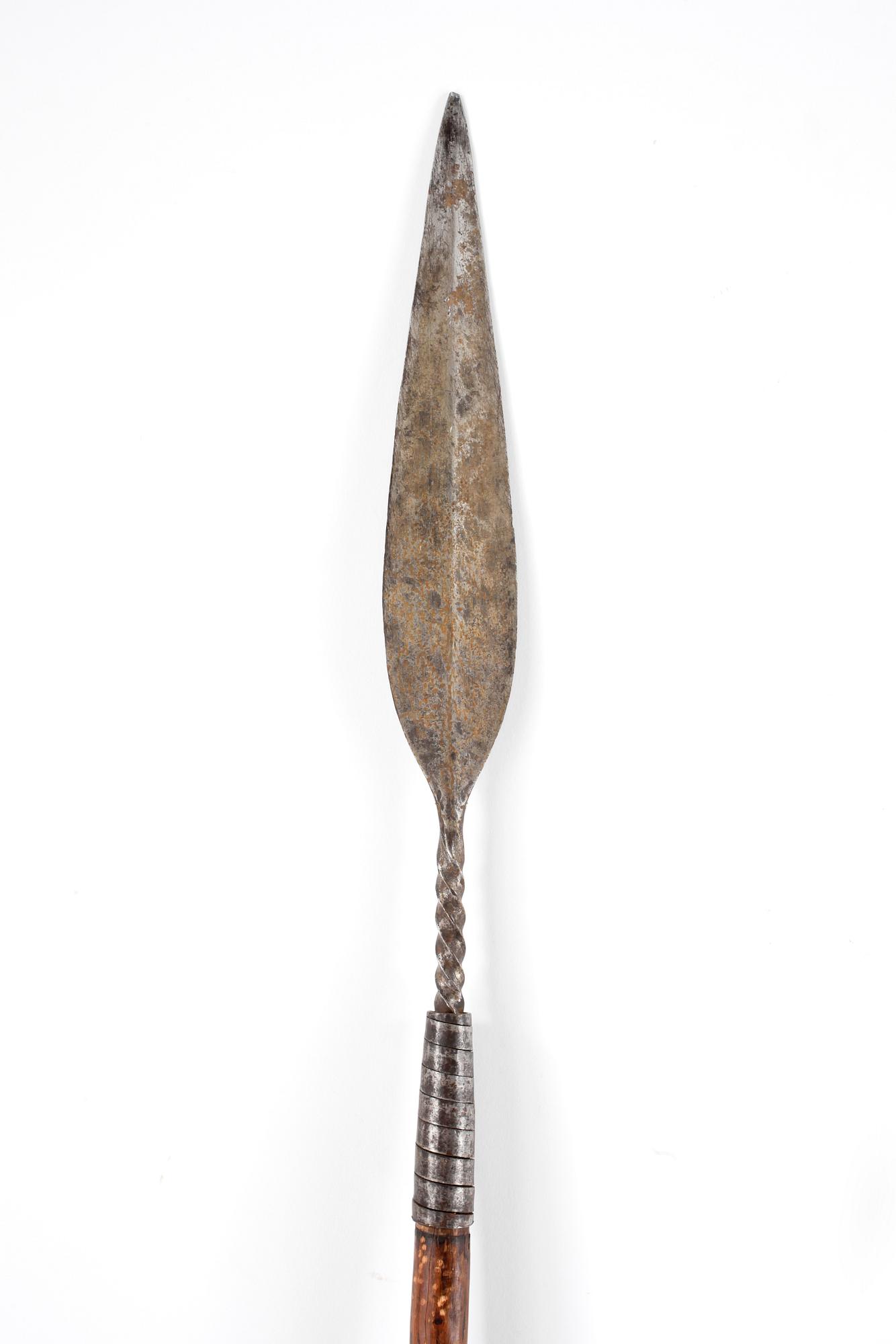 SPJUT, trä och metall, Afrika, 1800/1900-tal.