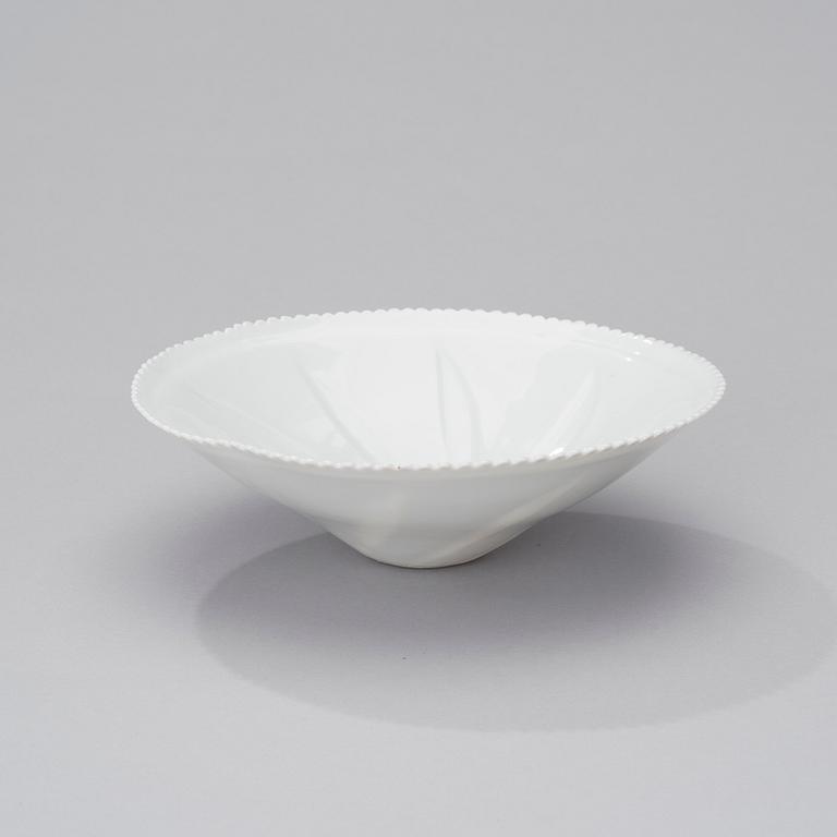 A porcelain bowl by Aune Siimes, signed AS Arabia.