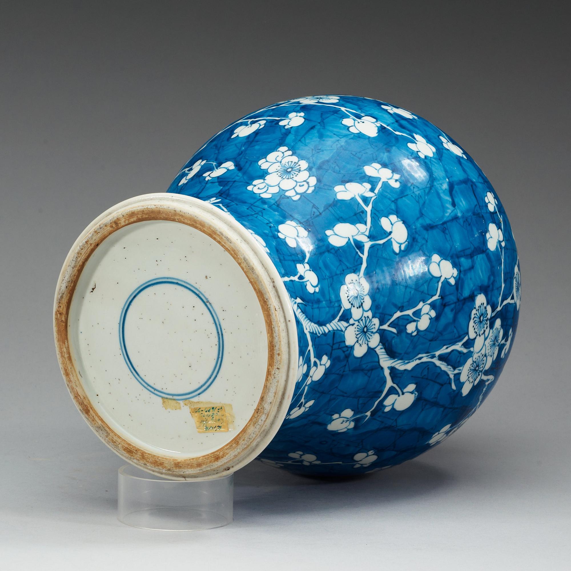 URNA, porslin. Qing dynastin, Kangxi (1662-1722).