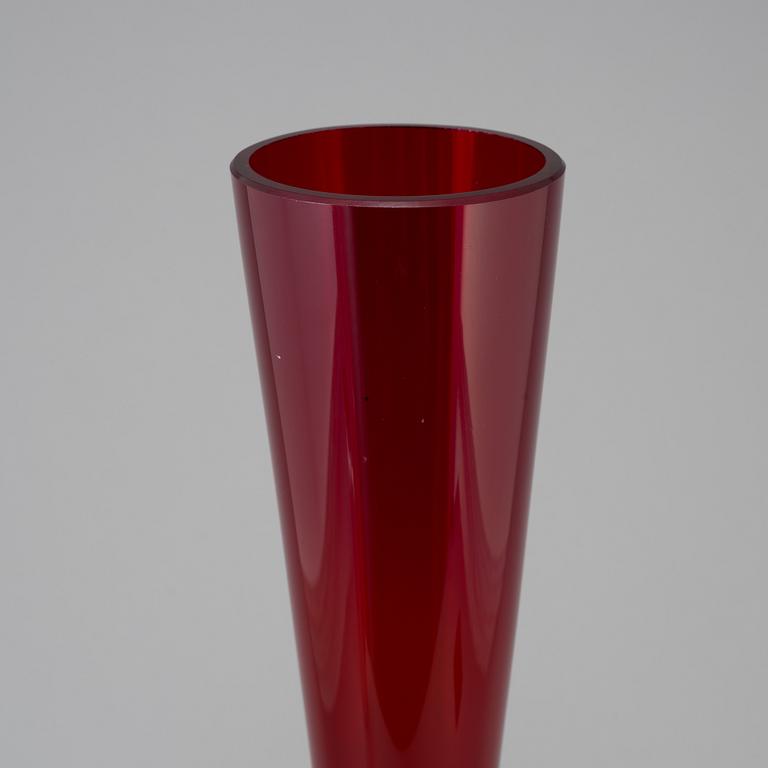 ARTHUR PERCY, A large 20th century red glass vase.