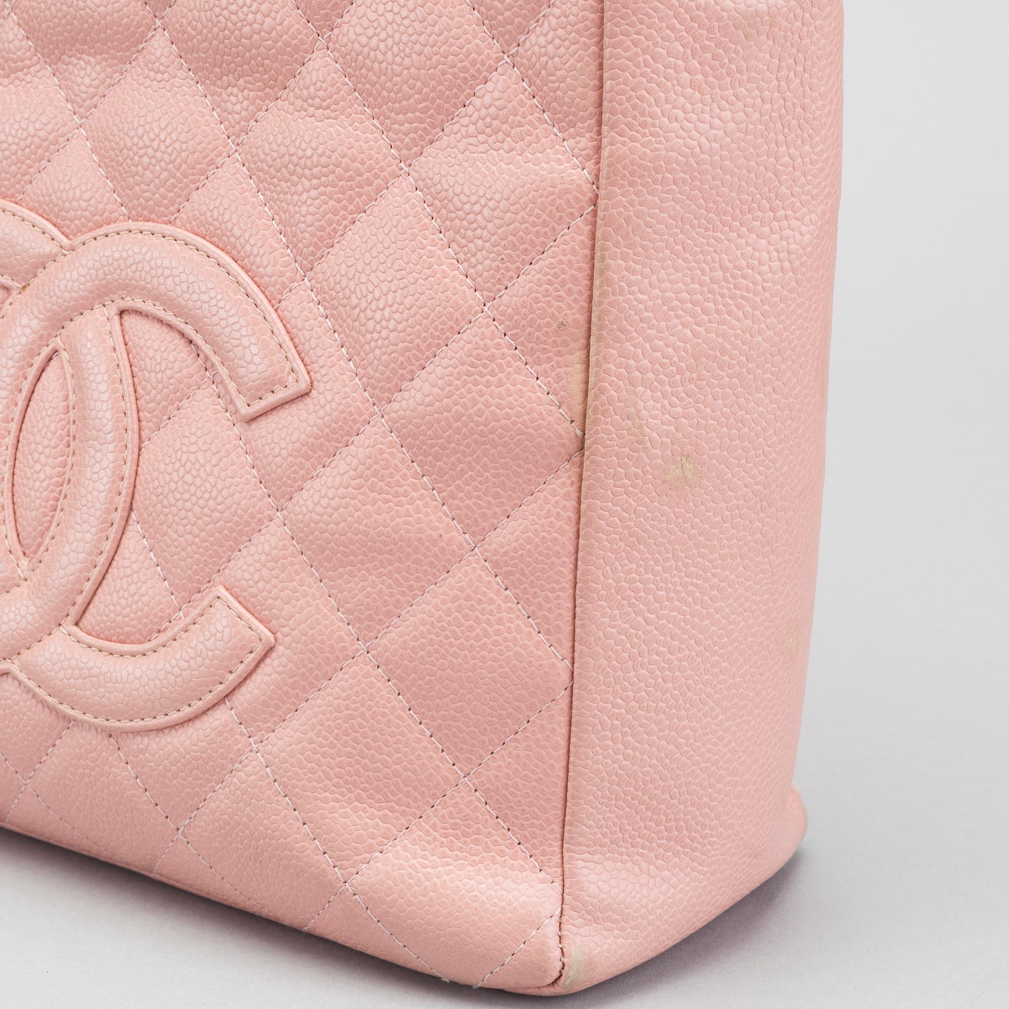 CHANEL,.