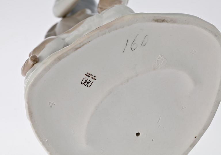 FIGURIN, porslin. Nao, Spanien. 1900-tal.