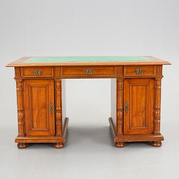 SKRIVBORD. Nyrenässans. 1800-talets slut.