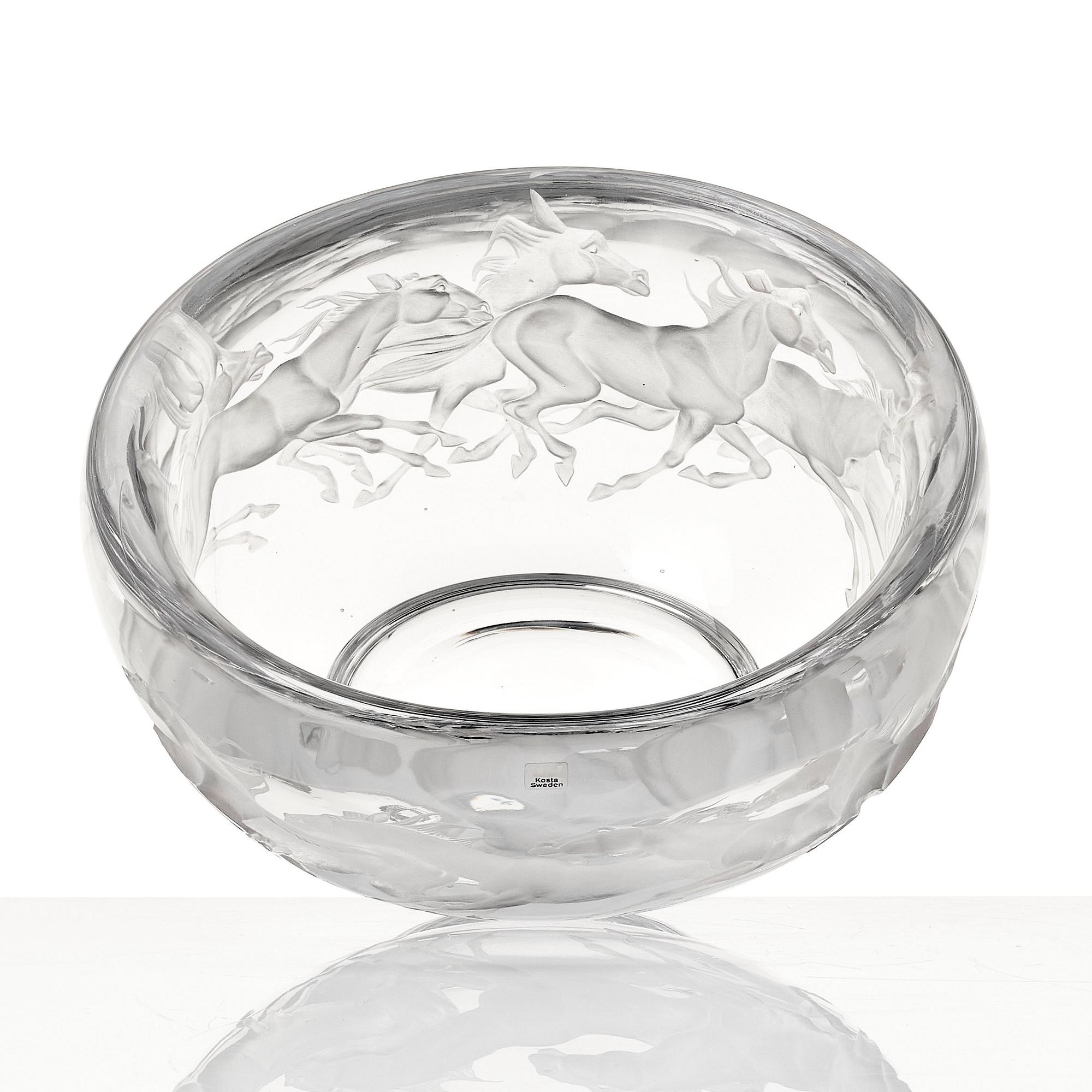 Vicke Lindstrand, a unique engraved glass bowl, reportedly a special commission ca 1972, Kosta, Sweden engraved by Tage Cronqvist.