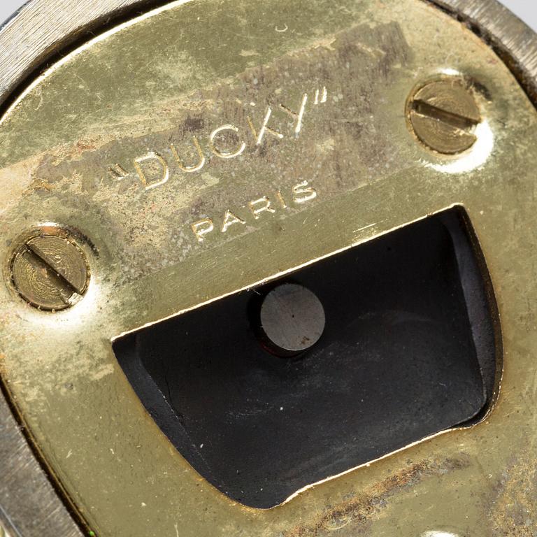 FLASKÖPPNARE, "Ducky" Paris, bemålad mässing, 1900-talets andra hälft.