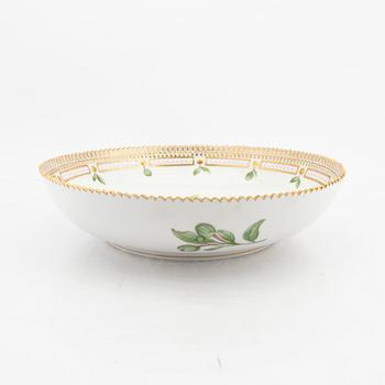 Skålfat "Flora Danica" Royal Copenhagen  porslin  1937.