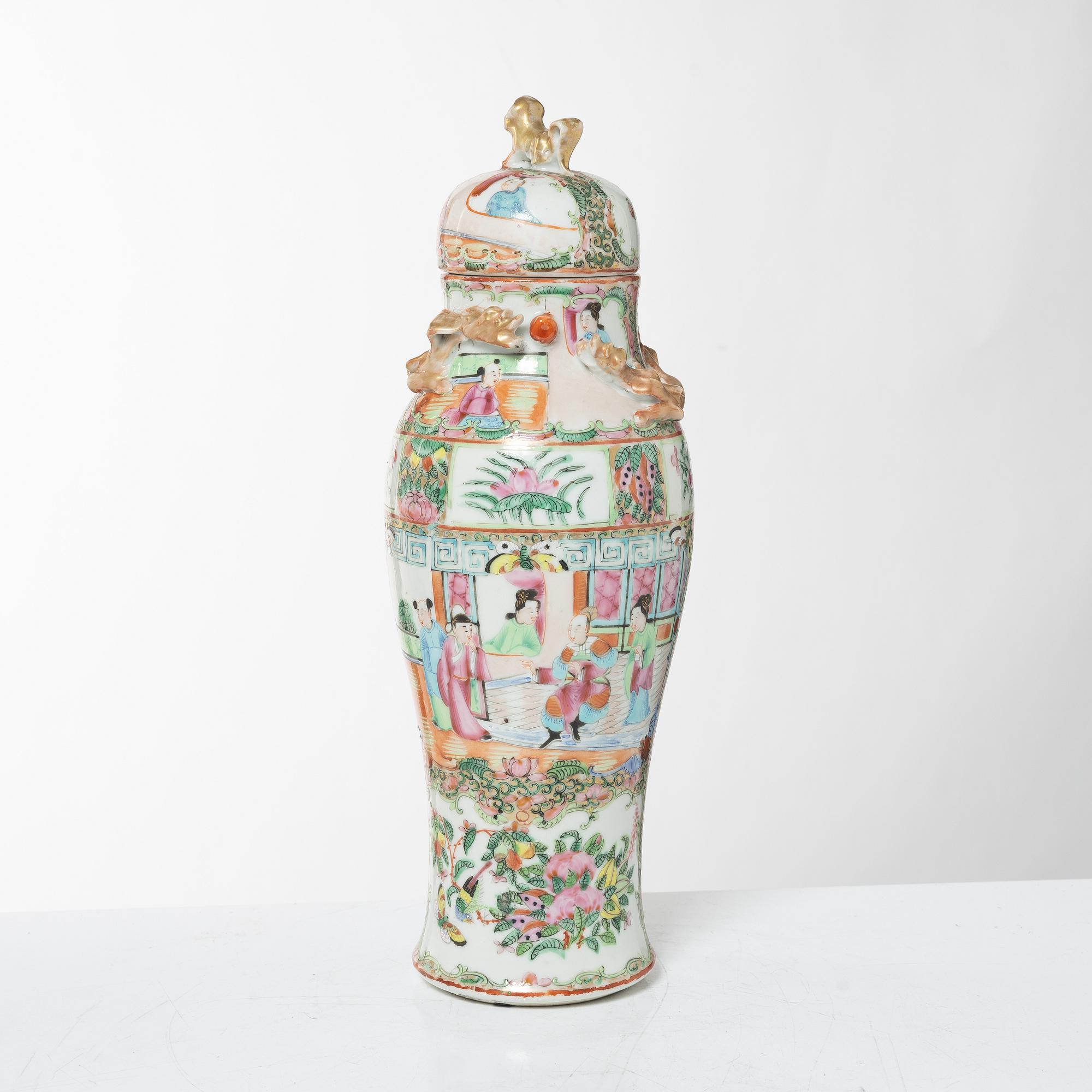 Urna med lock, porslin, Kina, Kanton, 1900-tal.