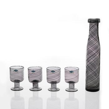 KAJ FRANCK, FLASKA OCH FYRA POKALER. Sign. K. Franck, Nuutajärvi Notsjö -63/64.