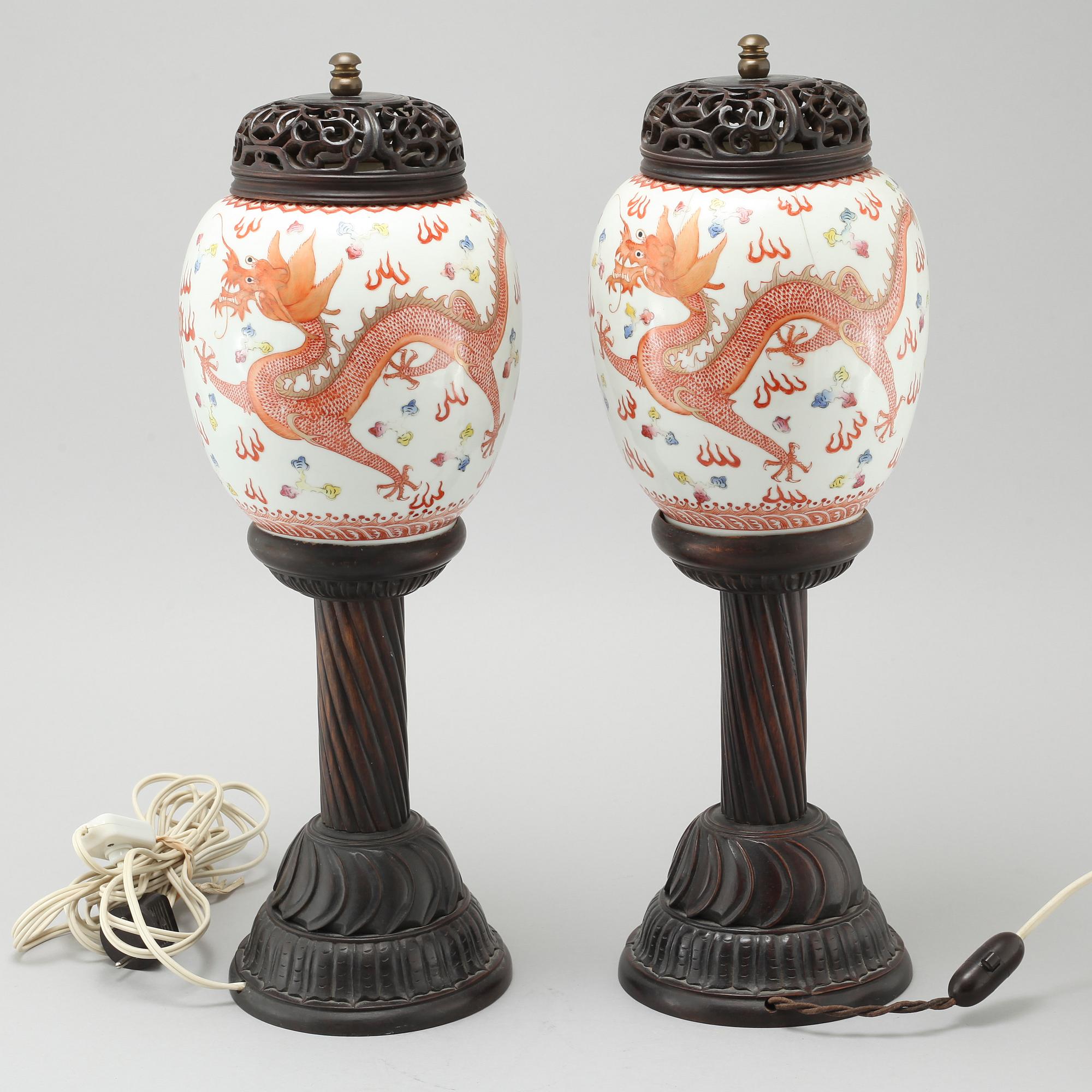 A pair of Chinese lanterns, early 20th Century.