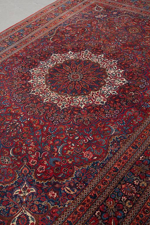 Matta, antik/semiantik Meshed, ca 336,5 x 229,5 cm.