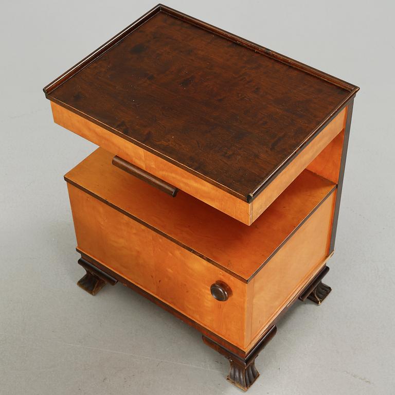 A pair of bedside tables, first half of the 20th century.