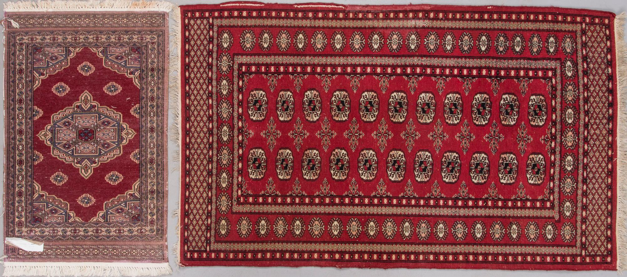 MATTOR, 2 st, orientaliska, ca 163x99 cm, ena Pakistan, ca 95x60 cm.