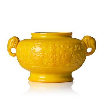 1268. An elegant moulded yellow glass censer, late Qing or early 20th century.