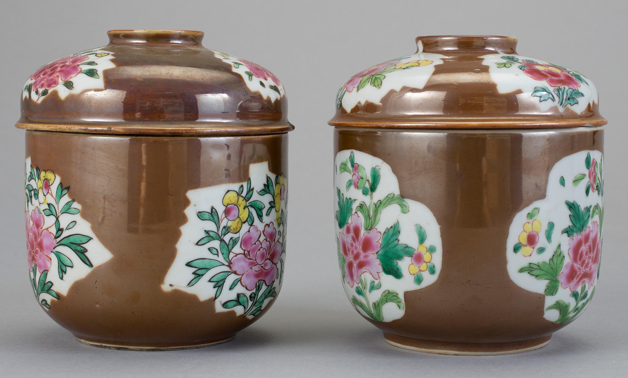 BURKAR, 2 st, porslin, Kina, 1800-tal.