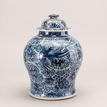 A blue and white phoneix jar with cover, Qing dynasty, 18th Century.