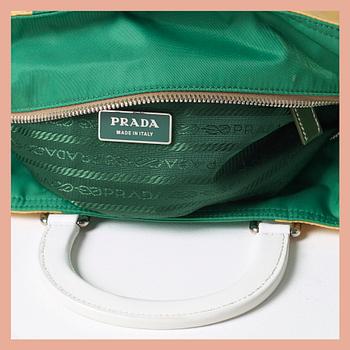 VÄSKA. Prada.