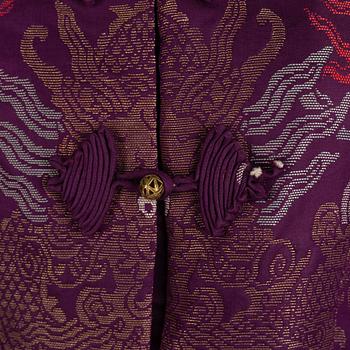 A Chinese silk robe, late Qing dynasty/around 1900.