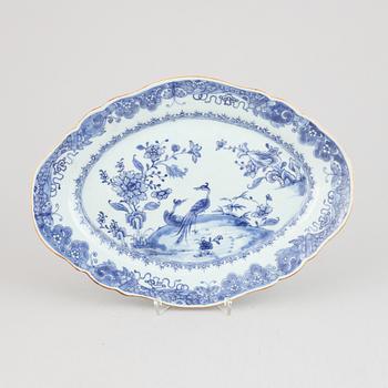 A Chinese blue and white porcelain dish, Qing dynasty, Qianlong (1736-95).