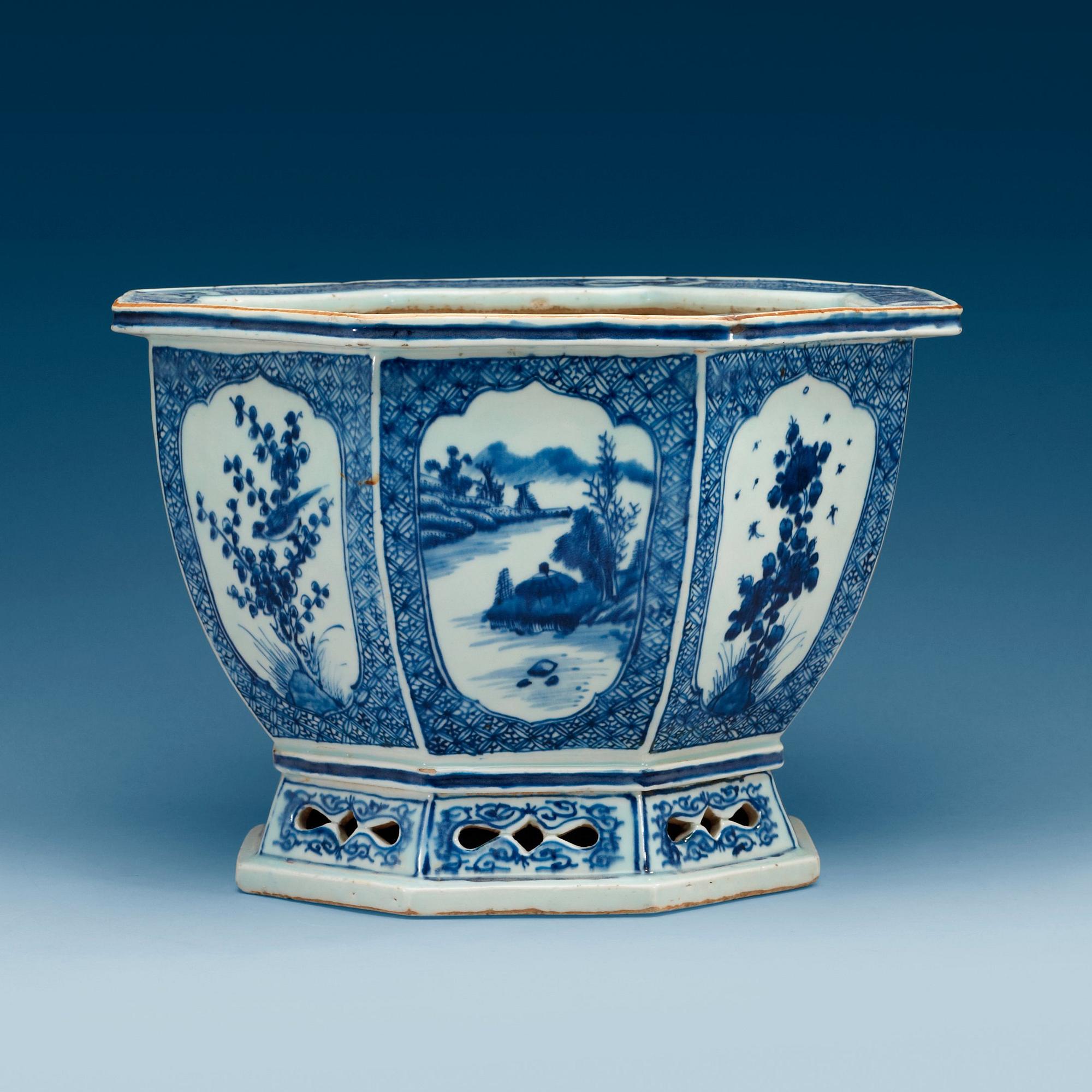 A blue and white flower pot, Qing dynasty, late Qianlong (1736-95).