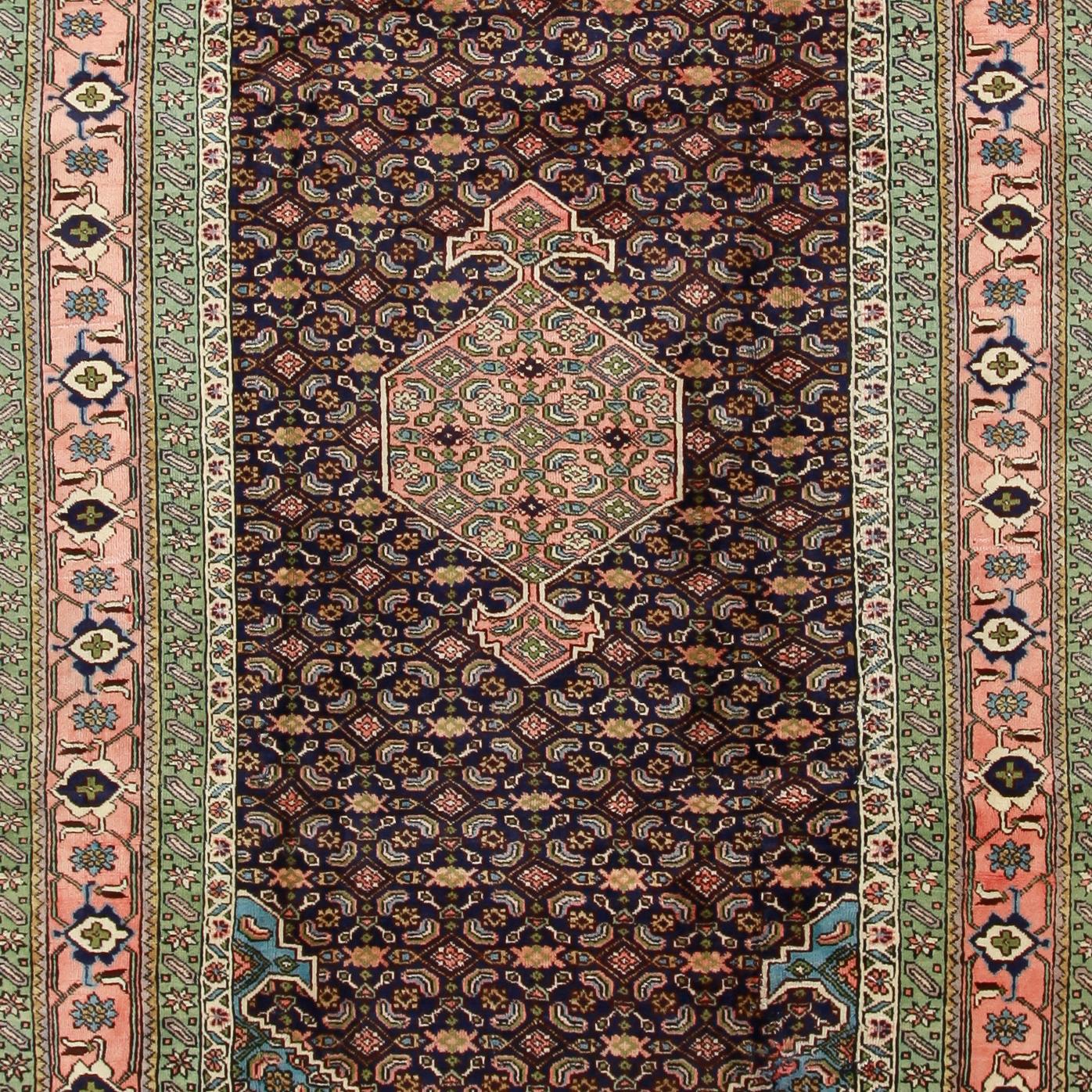 MATTA, Ardebil, ca 300 x 195 cm.