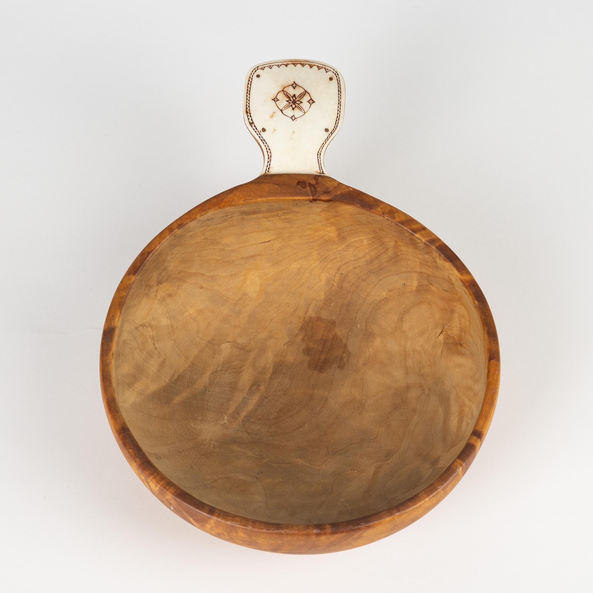 A birch and reindeer horn nápphi milk vessle, unidentified signature.