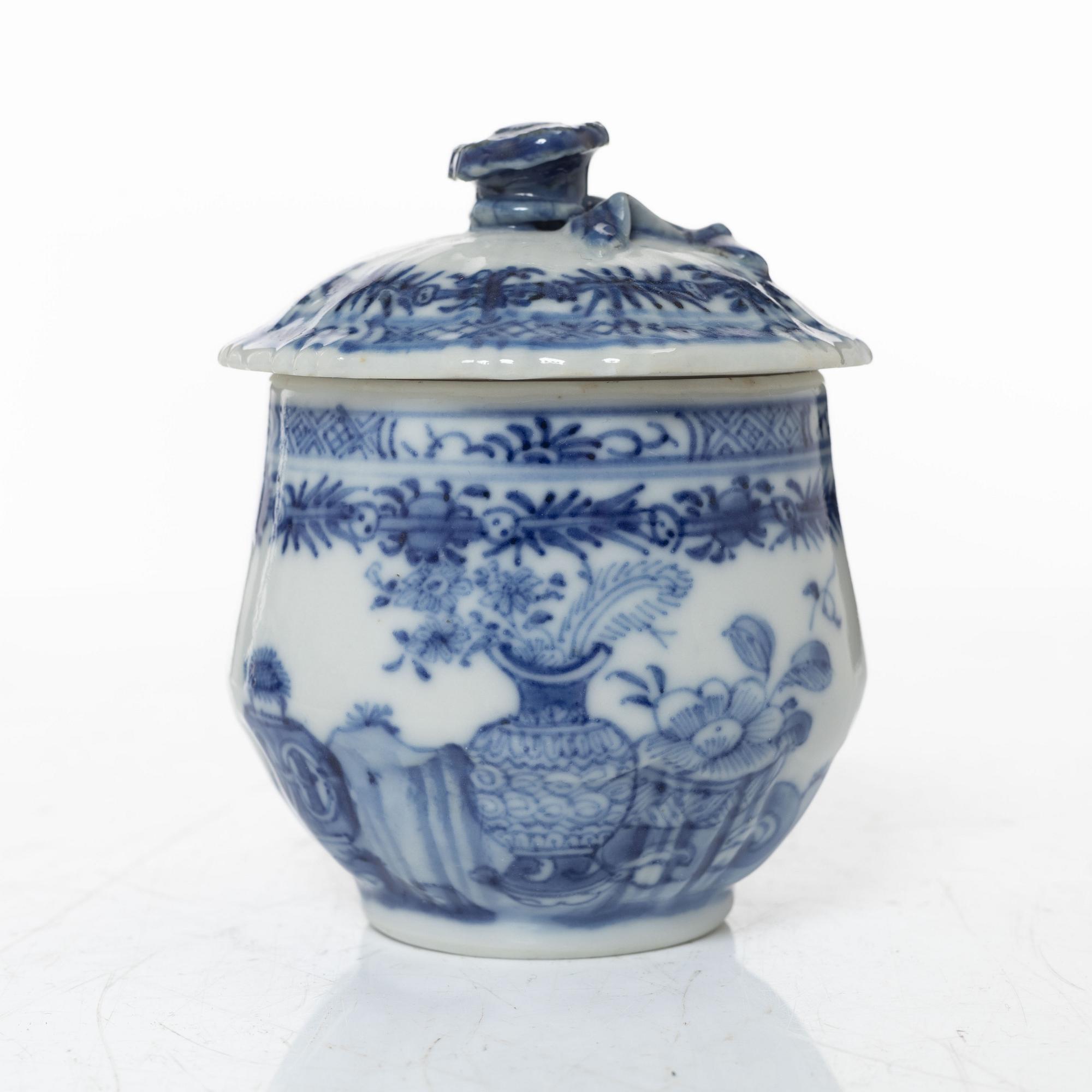 A group of eight Chinese blue and white porcelain custard cups with covers, Qing dynasty, Qianlong (1736-95).