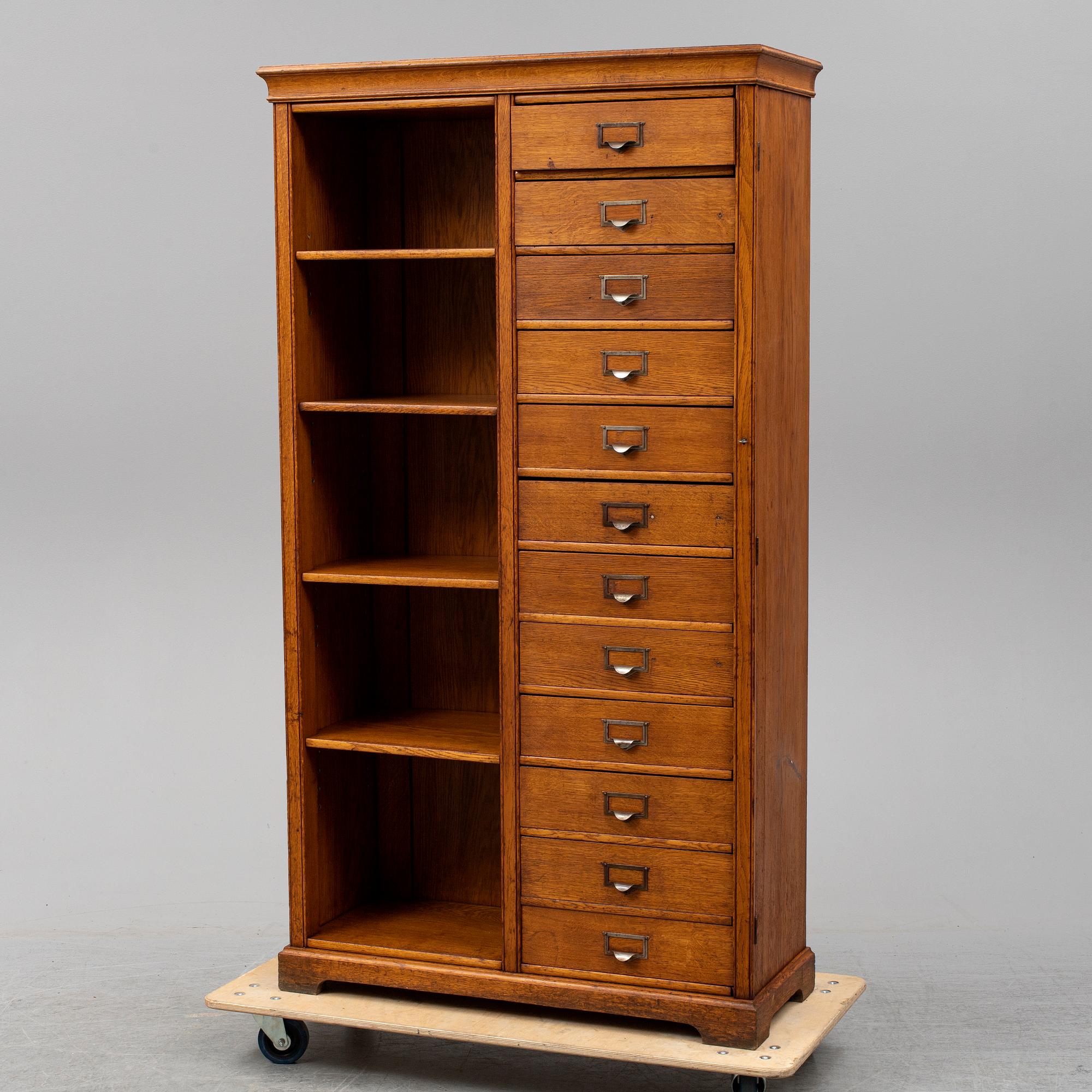 An early 20th century oak cabinet.