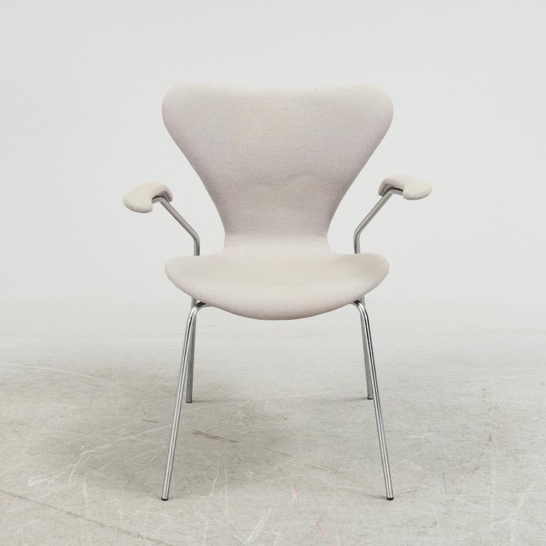 ARNE JACOBSEN ARMCHAIR "SJUAN" FOR FRITZ HANSEN. DENMARK, 1984.