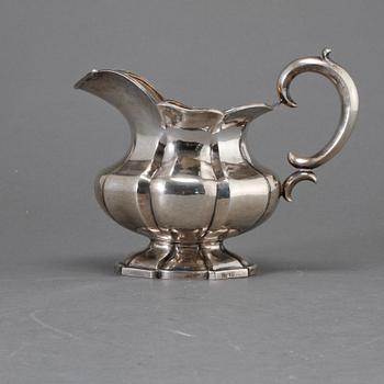 GRÄDDKANNA, silver, icke identifierad mästarstämpel, Moskva 1852. Vikt 193 g.