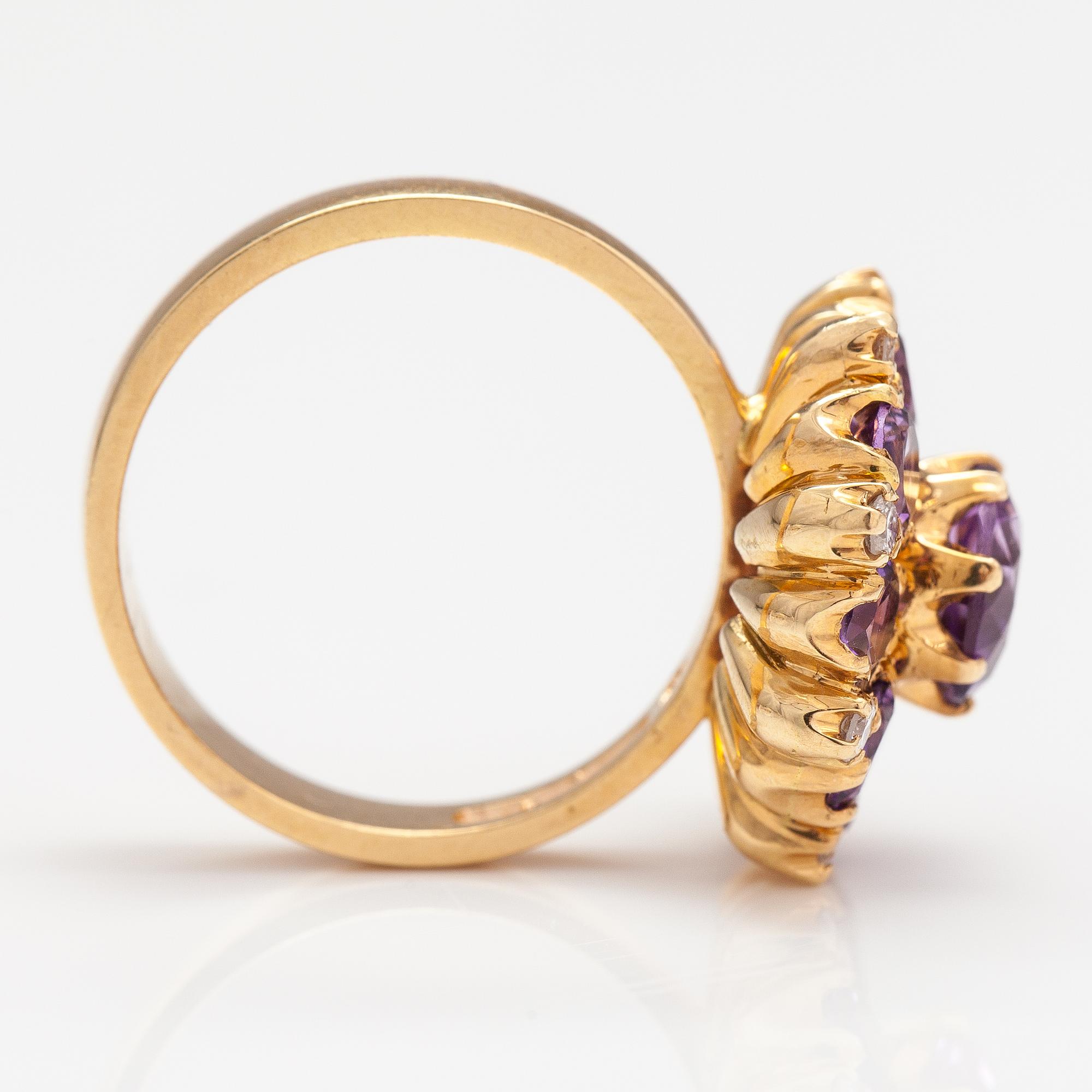 SORMUS, 18K kultaa, ametisteja, timantteja n. 0.20 ct yht. Ofelia Jewelry, Helsinki 1998.