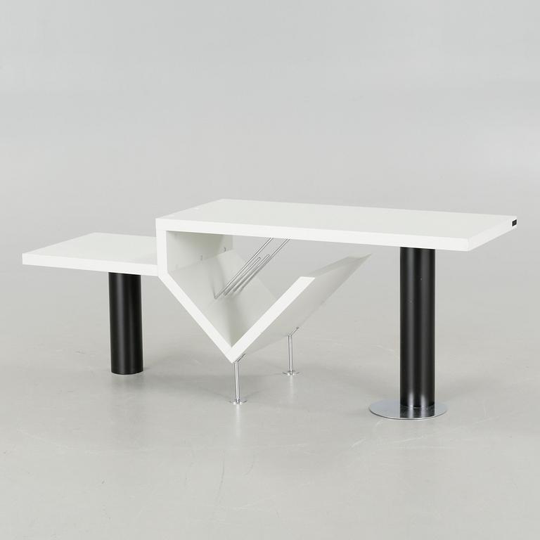 A late 20th century "Attayca 2" media bench, designed by Jacob Jensen for Bang & Olufsen.