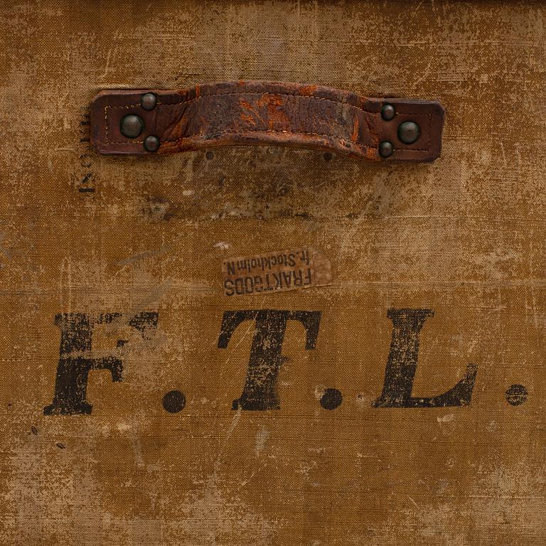 LOUIS VUITTON, a French travel trunk, late 19th Century.