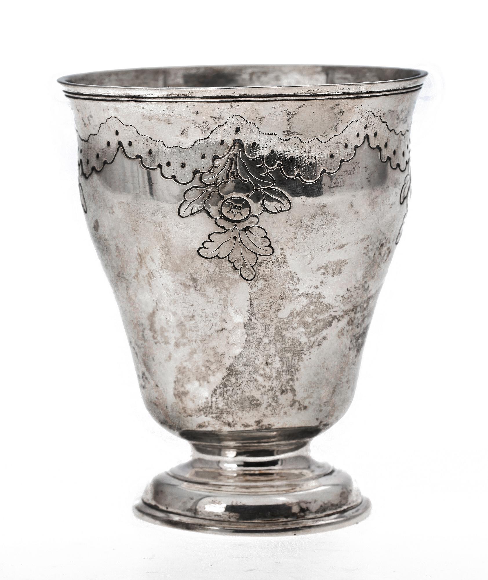 BÄGARE, silver, rokoko, otydl stämplar, möjligen Danmark, 1700-tal. Vikt ca 130 gram.