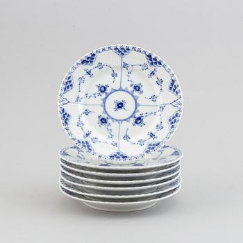 Royal Copenhagen, a porcelaine part coffee service, 'Musselmalet'. (21 pieces).