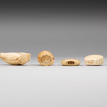 A group of four ivory and bone snuff bottles, Qing dynasty (1644-1912).