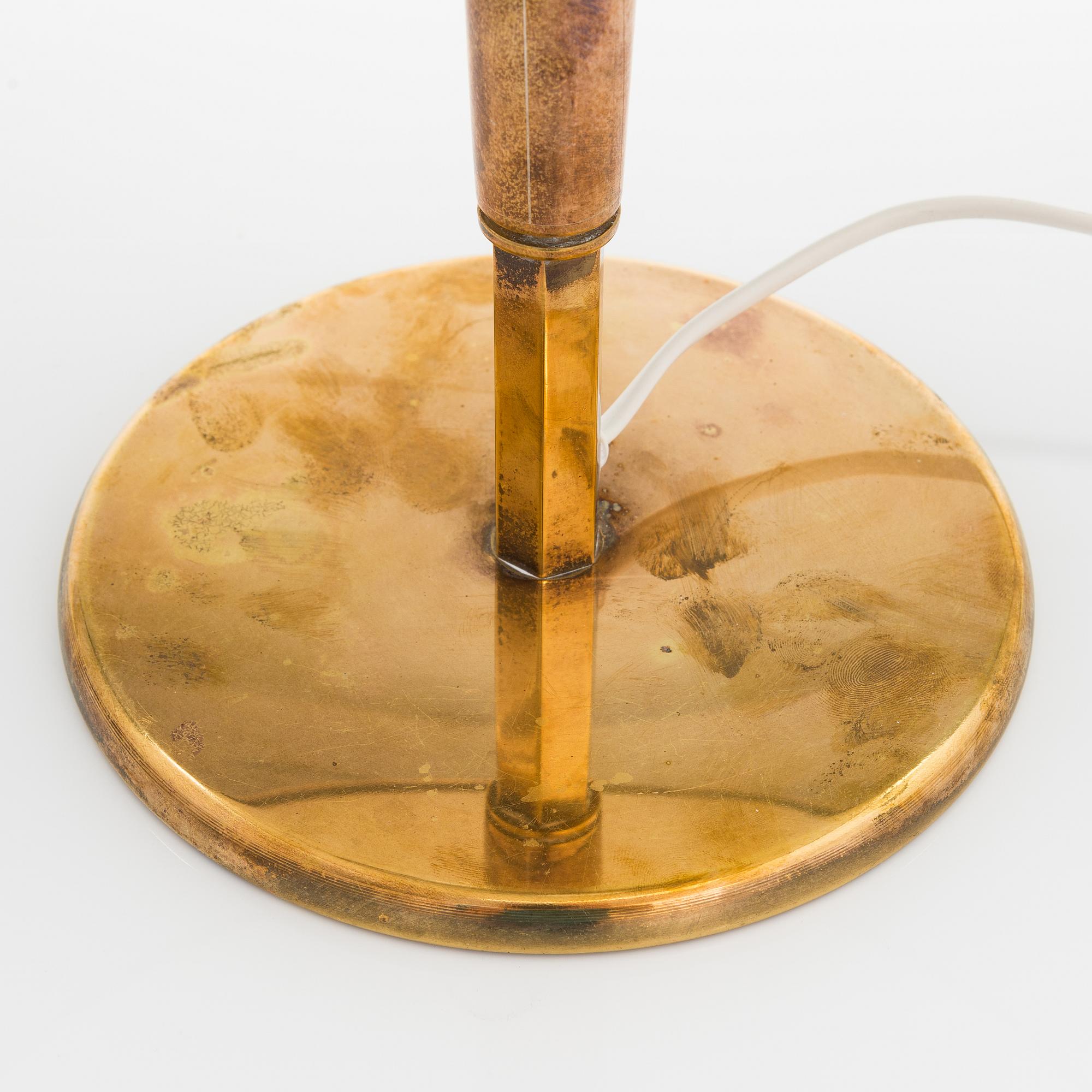 Paavo Tynell, bordslampa, modell 5061, Idman 1900-talets mitt.