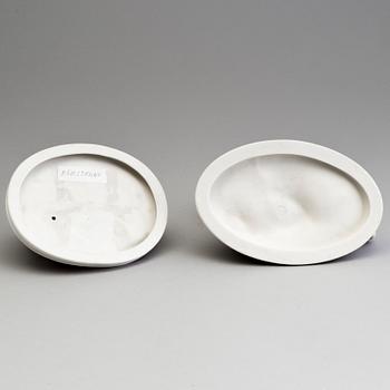 FIGURGRUPPER, två st, parian, Gustafsberg och Rörstrand, tidigt 1900-tal.