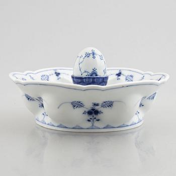 A "Blue fluted" / "Musselmalet riflet" porcelain egg stand, Royal Copenhagen, model 119, 1898-1923.