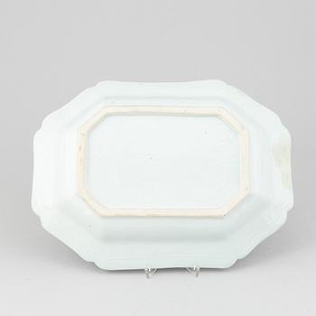 A chinese blue and white serving dish, Qianlong (1736-95).
