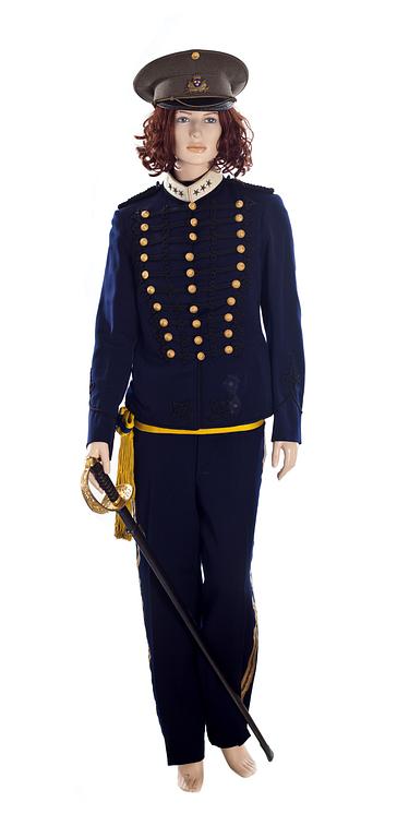 OFFICERSUNIFORM samt SABEL + HATT, Kustartilleriet, Helsingborg. 1900-tal.