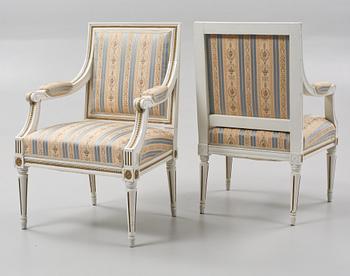 KARMSTOLAR, ett par, gustaviansk stil, omkring 1900-talets mitt.