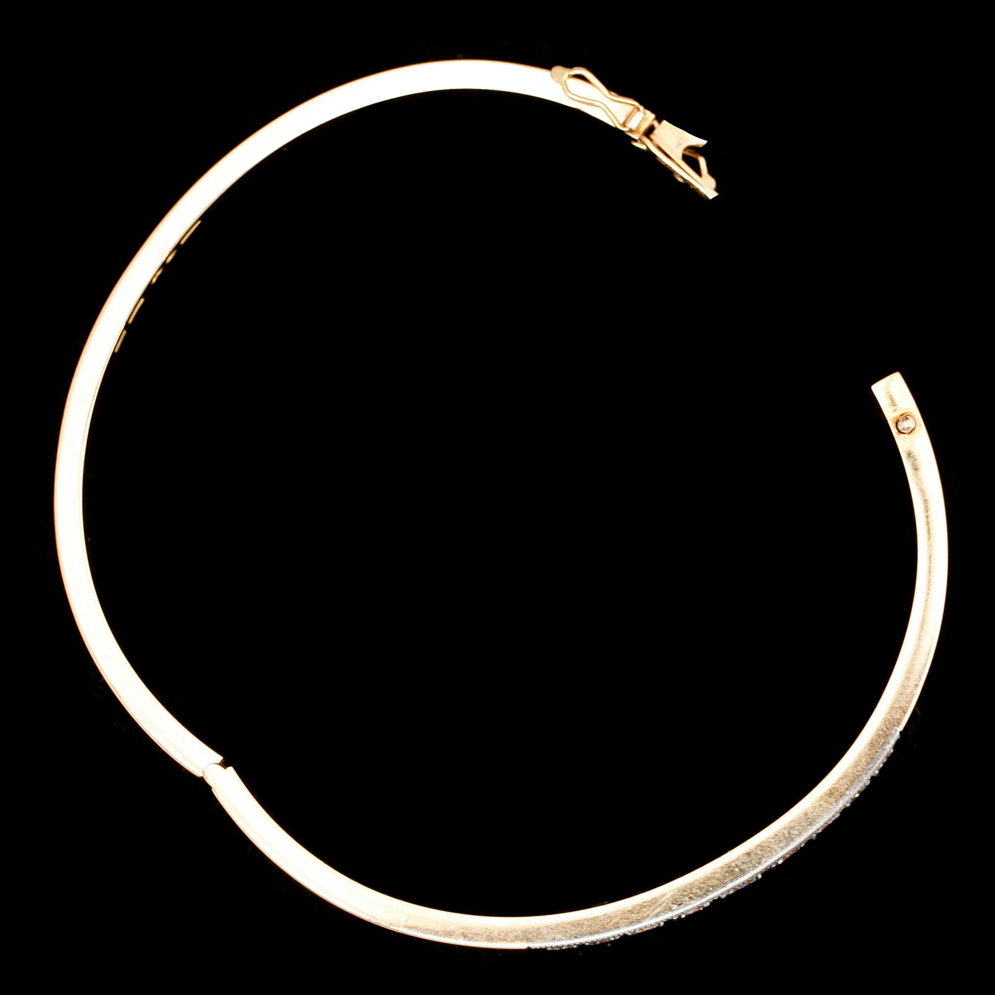 ARMBAND, 18 K, ESM, 1962 med 9 doserade briljanter, 1.36 ct, enligt gravyr. Vikt ca 30 g.
