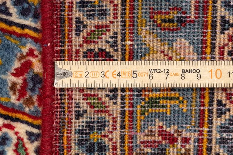 Carpet, oriental, approx. 385 x 292 cm.