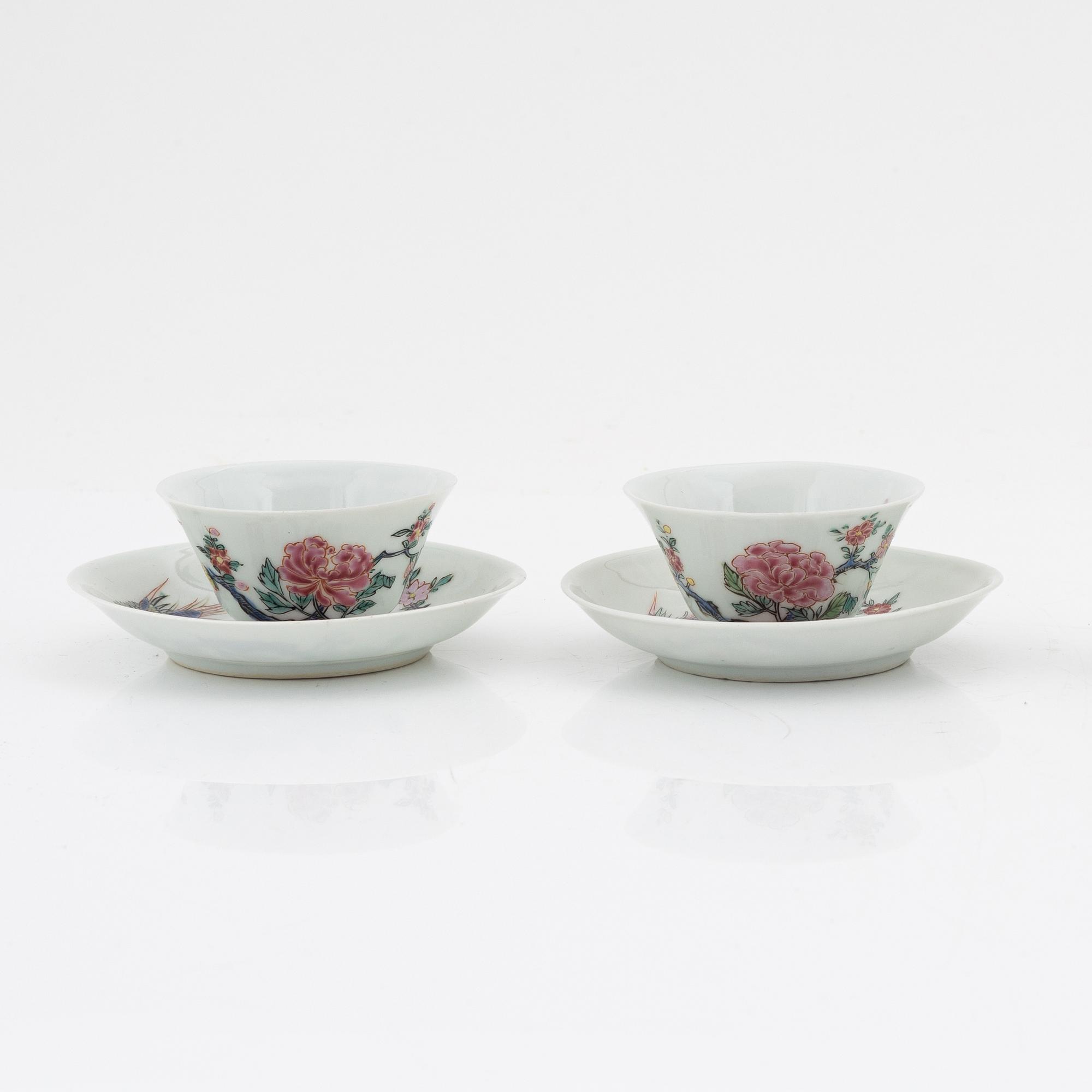 A pair of famille rose cups with stands, Qing dynasty, 18th Century.