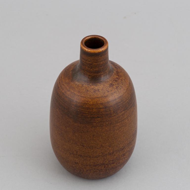 Erich & Ingrid Triller, a set of two stoneware vases and a dish, Tobo, Sweden.