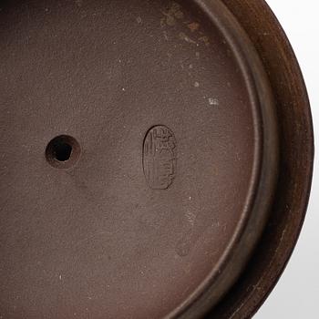 A group of three Chinese yixing teapots, 1980s.